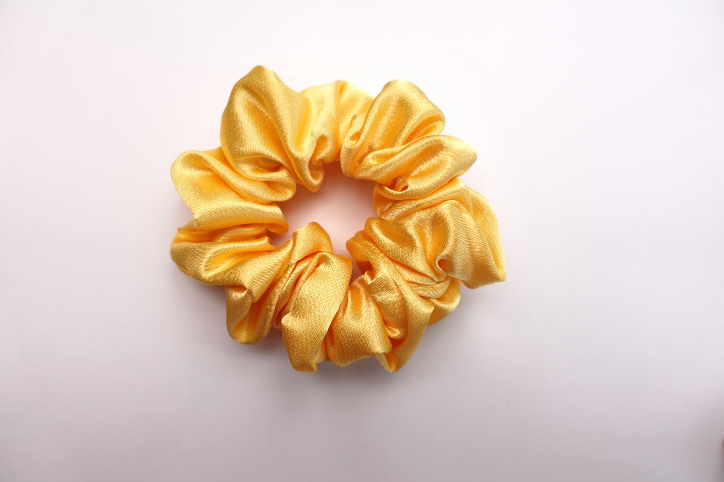 AMARILLO SATIN SCRUNCHIE