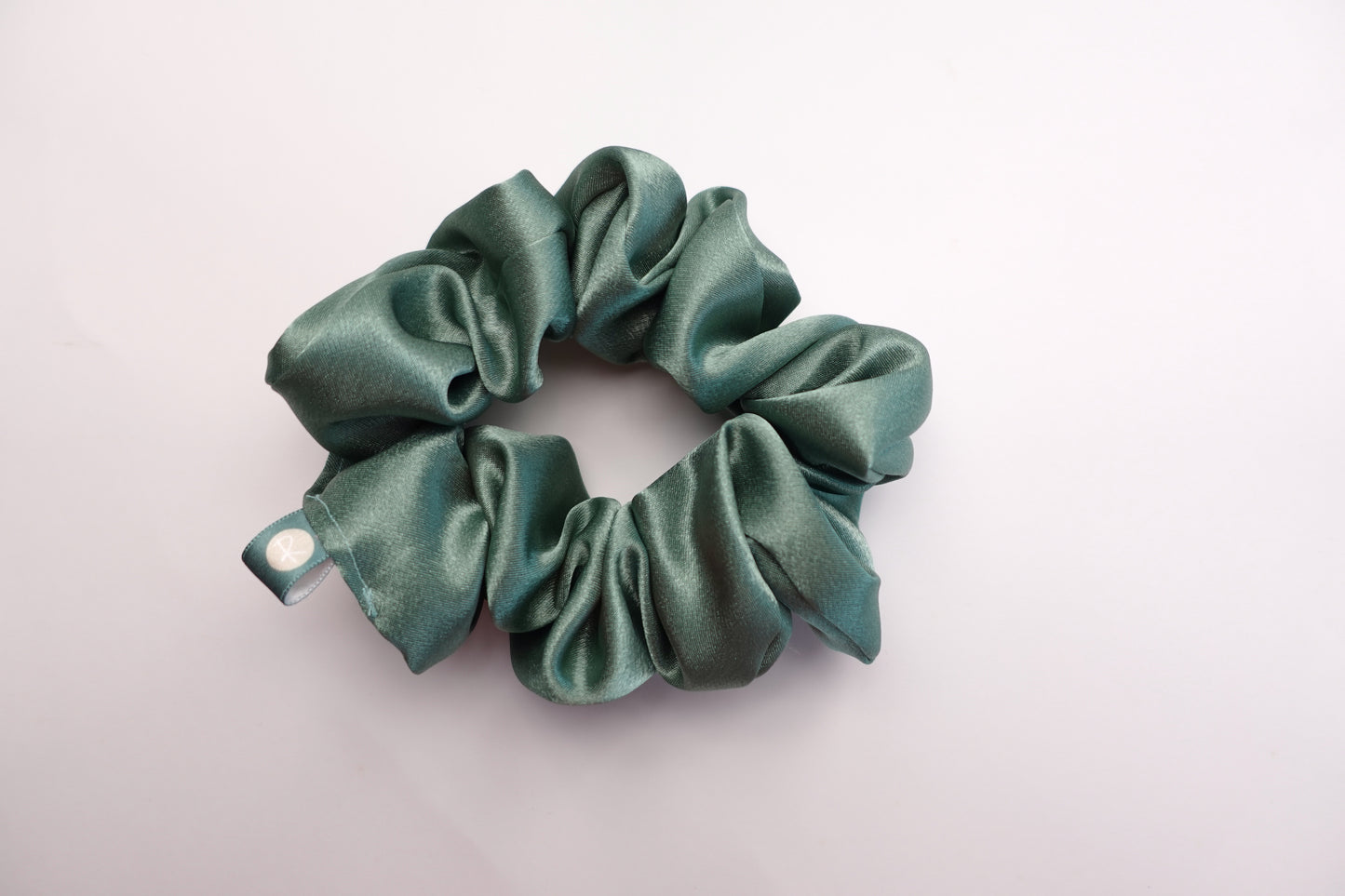 VERDE SATIN SCRUNCHIE