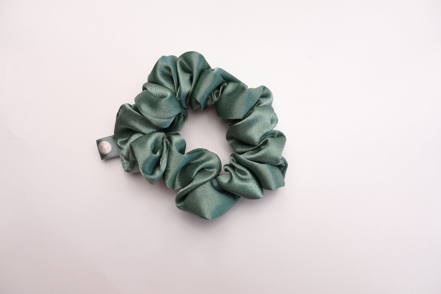 VERDE SATIN SCRUNCHIE